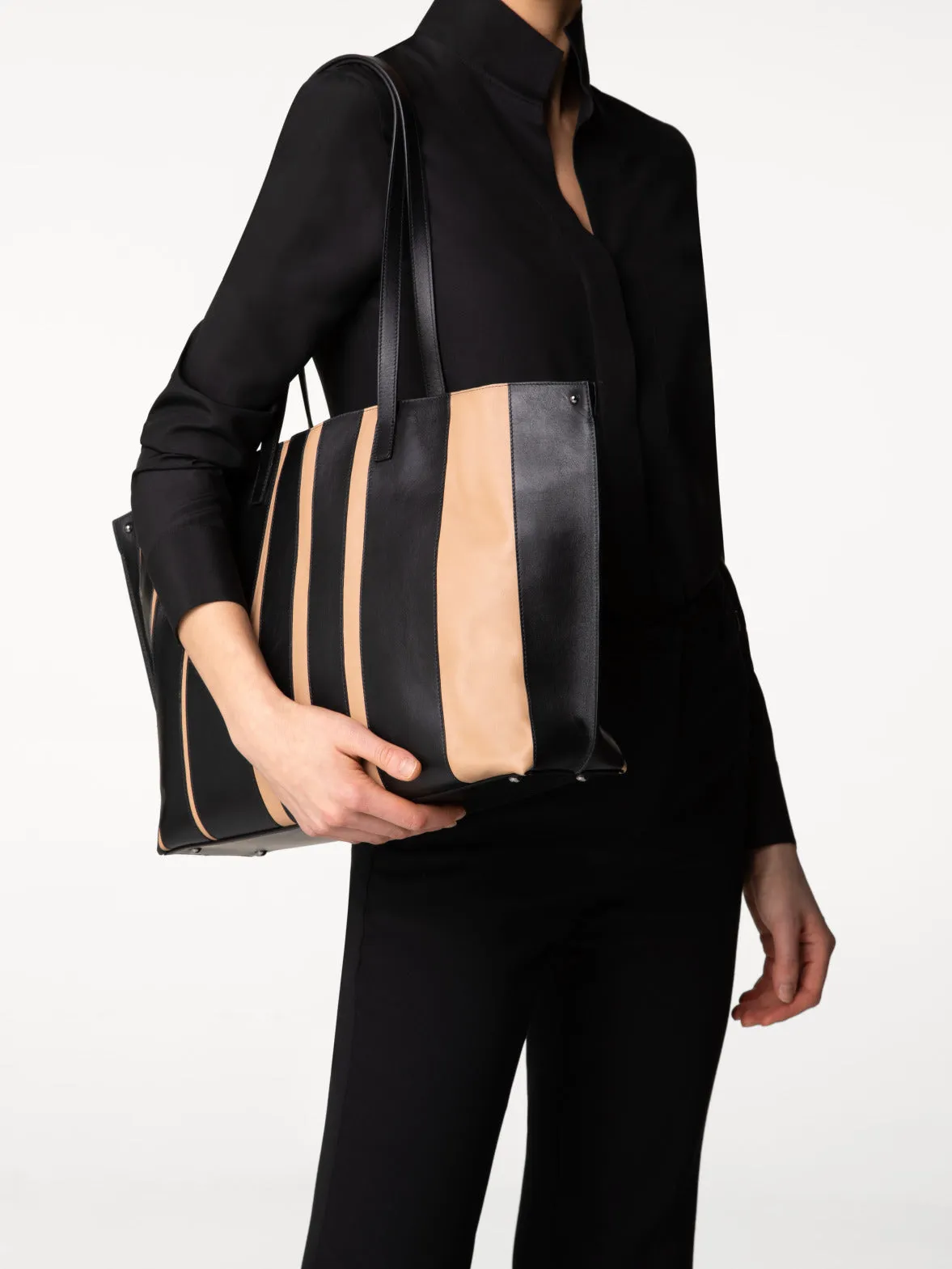 Ai Medium Shoulder Tote